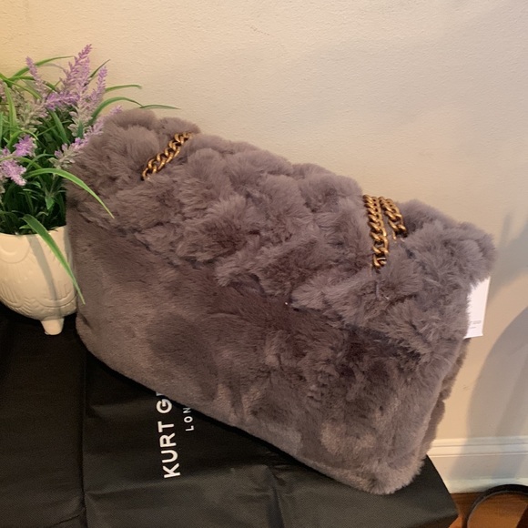 Kurt Geiger London Kensington XXL Quilted Faux Fur Shoulder Bag - Picture 16 of 17